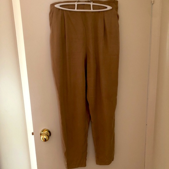 Sustainable VETTA cigarette pants from Timeless Capsule in khaki - Picture 3 of 7